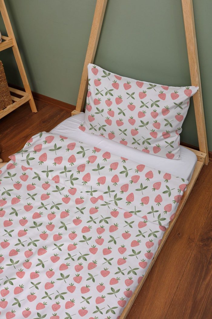 Organik Montessori Nevresim Seti (100x200) - Tatlı Çilek Bahçesi - Görsel 2