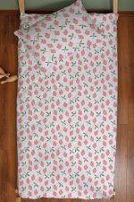 Organik Montessori Nevresim Seti (100x200) - Tatlı Çilek Bahçesi - Görsel 3