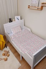Organik Çarşaflı Park Yatak Nevresim Takımı (80x120) - Tatlı Çilek Bahçesi