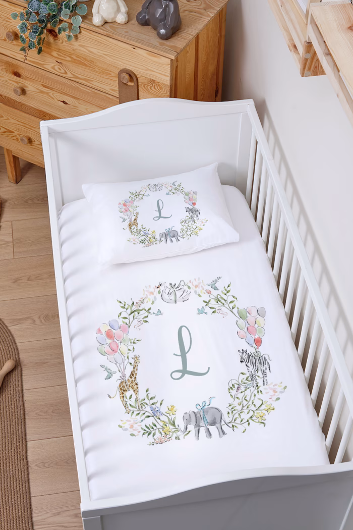 1_org_zoom-825.jpg Organik Bebek Boy Lastikli Çarşaf Seti - Safari Serisi - L Harfi - Markkombin