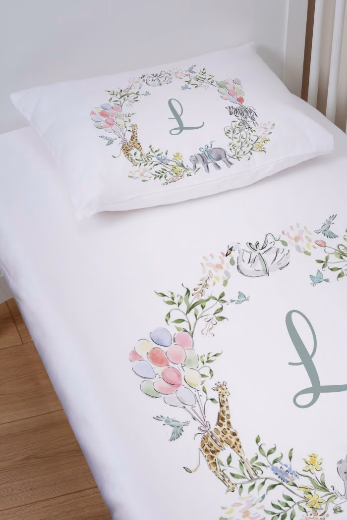 1_org_zoom-826.jpg Organik Bebek Boy Lastikli Çarşaf Seti - Safari Serisi - L Harfi - Markkombin